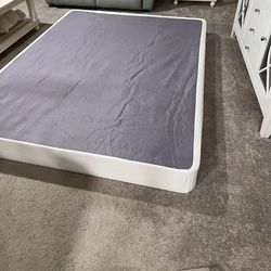Queen size ZINUS 7 Inch Metal Smart Box Spring, mattress foundation