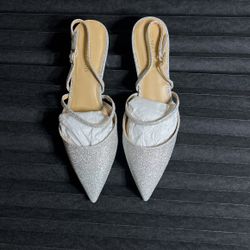 Women’s Closed Toe Shoes 