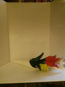 Vase with 3 wooden flowers