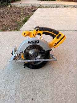 DeWalt Saw - Yellow/Black