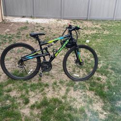 Schwann Knowles Bike - Like New