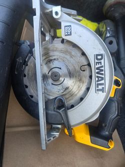 DEWALT 20V Max Circular Saw