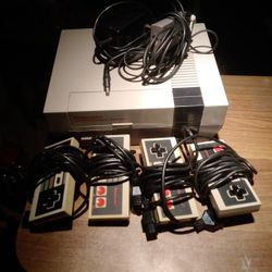 Make Offer.....Original Nintendo,4 Controllers,9 Games