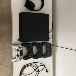 PS4 Slim 1 TB, 4 controllers, Gold Wireless Headset