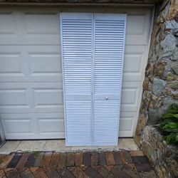 $15 💯%  Wood Bi-Fold Louver Doors 