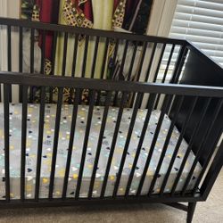Bay/ Toddler Crib