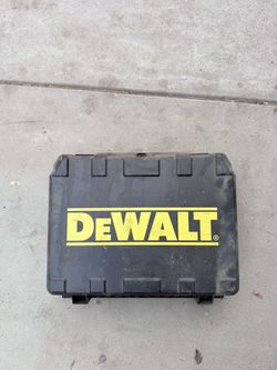 DEWALT 12V MAX 3/8 Inch Cordless Drill/Driver Kit with Battery and Charger Included (DCD710S2) 