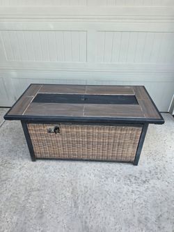 Outdoor fire pit