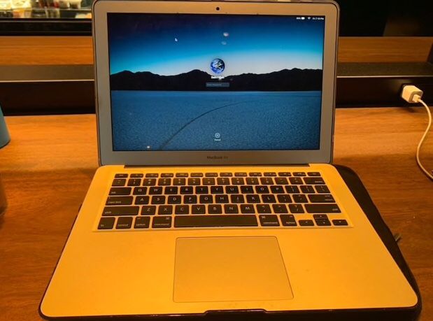 Mac book 2017 air
