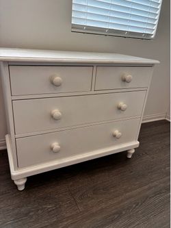 Pottery barn dresser 4 drawer