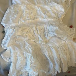 White Ruffled Crib Skirt - Pottery Barn (perfect)