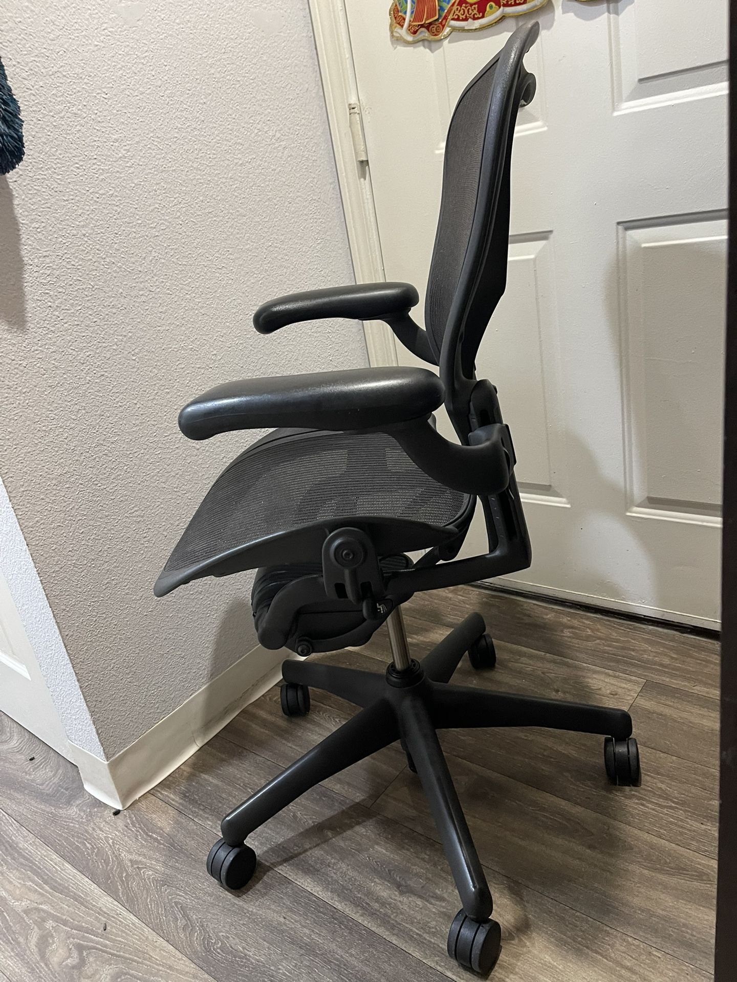 Herman Miller Aeron Office Chair ( SIZE B ) FULLY ADJUSTABLE !!