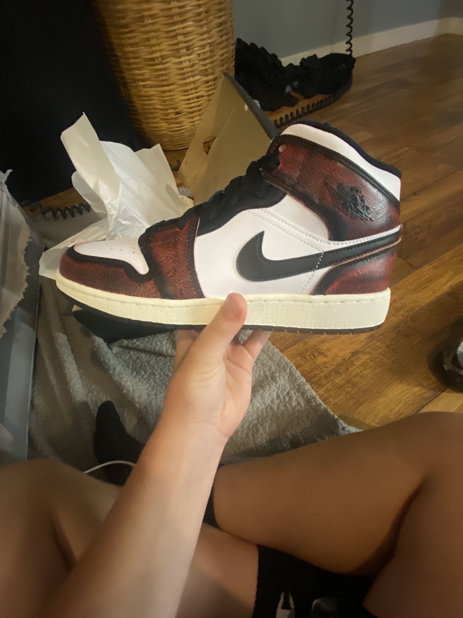 Air Jordan 1 Mid SE GS “Wear Away’