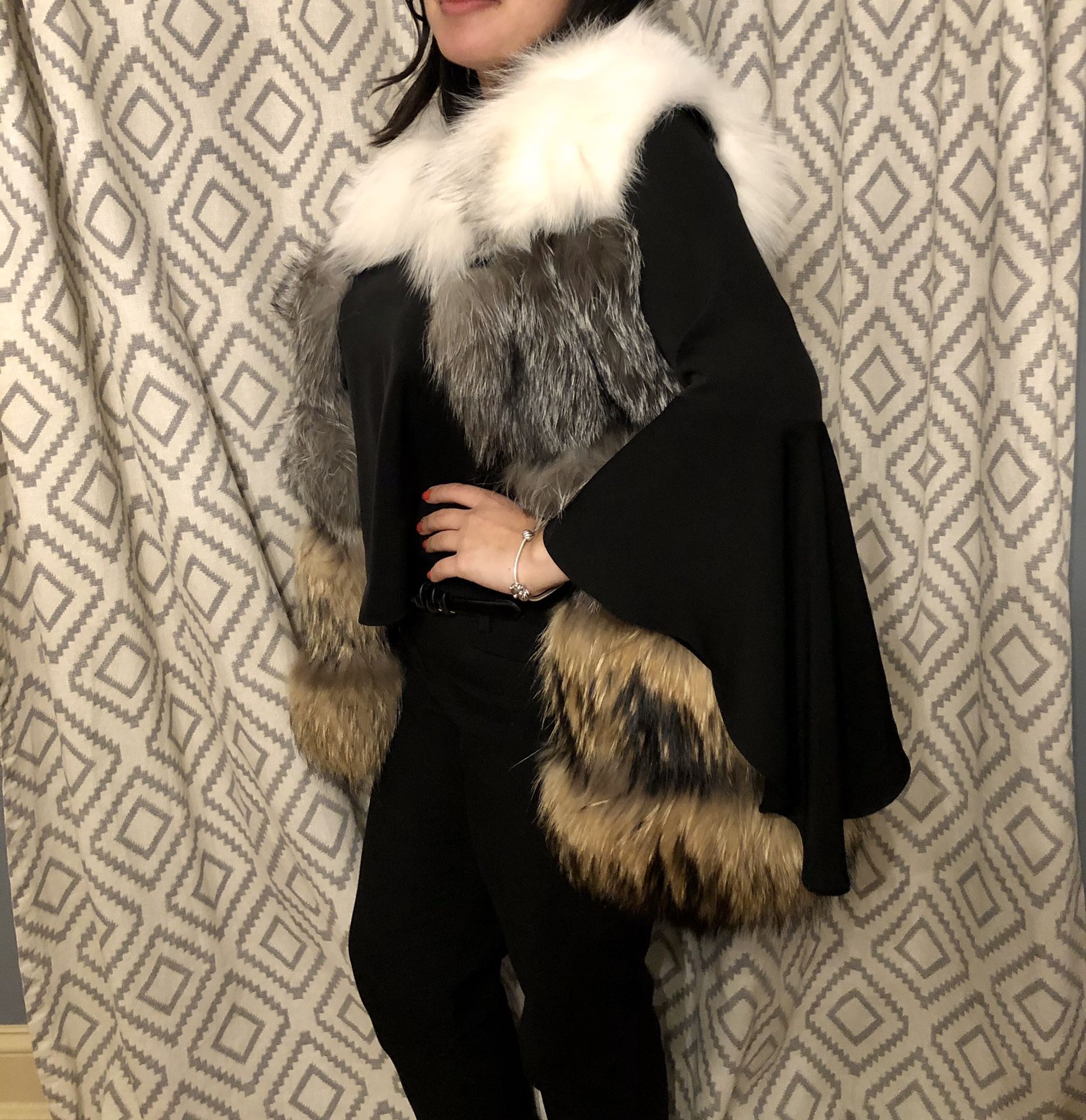 Brand new natural polar fox fur vest with pockets!