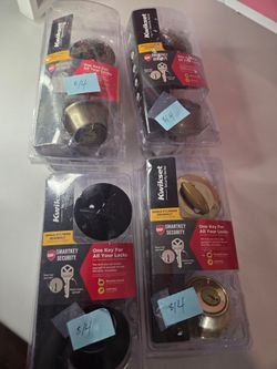 Deadbolt door locks