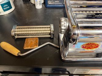Pasta roller