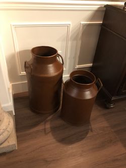 2 metal canister decor .