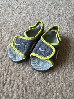 Kids Nike Sandals - Size 4C