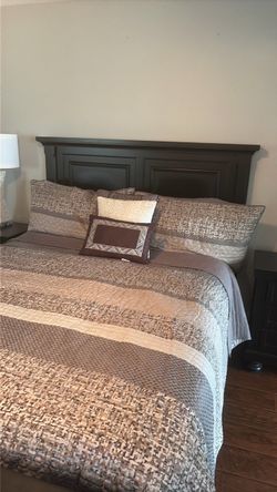 Queen size bedroom set with box spring and mattress