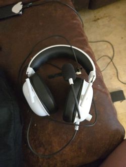 Razor Blackshark v2 gaming headphones