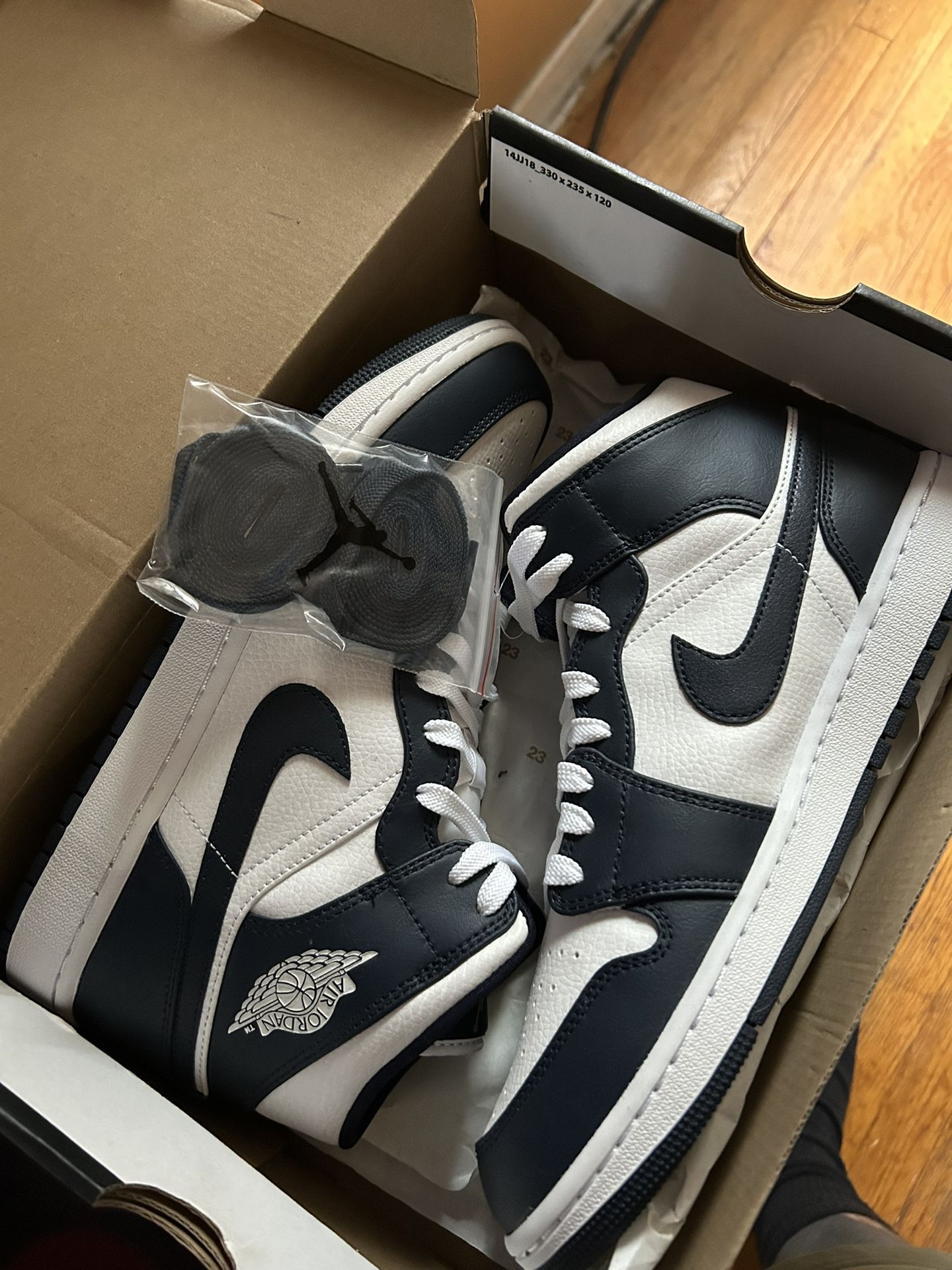Jordan 1 Mid White/obsidian Blue Size 10