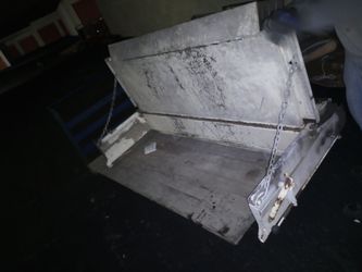 Tommy gate with tail lights