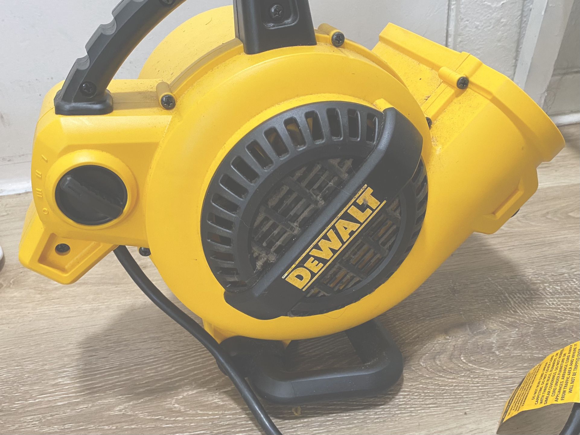 DEWALT 7 in. 3-Speed Indoor/Outdoor Air Mover, 600 CFM