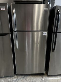 Frigidaire Top Freezer 28” Refrigerator In Stainless Steel 