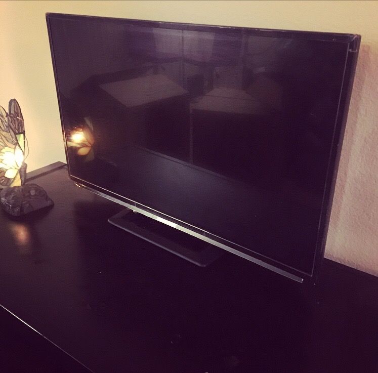 Tv-32 Inch HD 1080p LED Model LC-32LB261U Its brand :Sharp Has 2 HDMI slot Clear resolution No scratch no damage