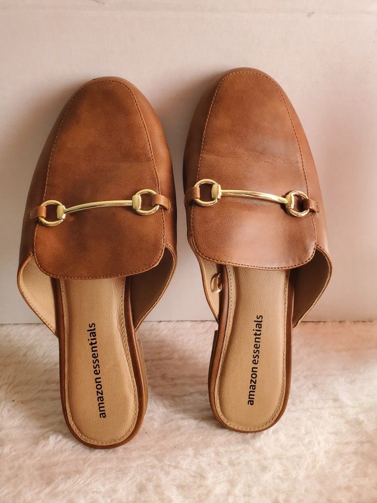 Amazon Essentials 8W Flats