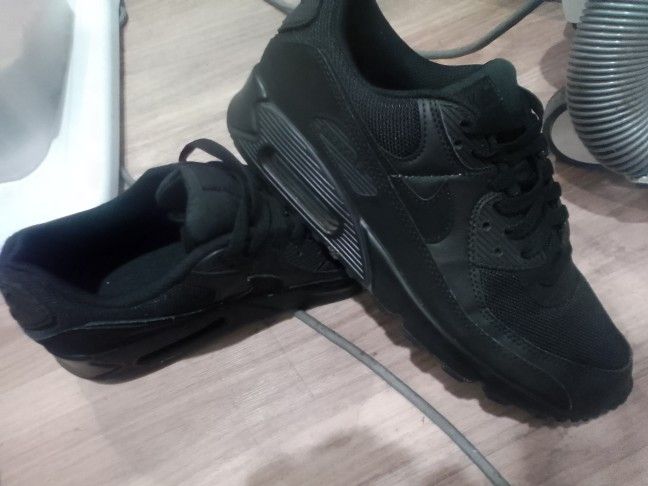 Men's Nike Air Max Size 9.5