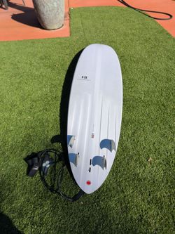 Billy Tolhurst 7' 10" MID 6 Surfboard with fins and leash like new