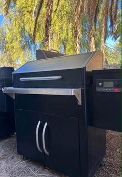 TRAEGER PELLET GRILL SMOKER WITH WIFI TECHNOLOGY USED WORKS GREAT