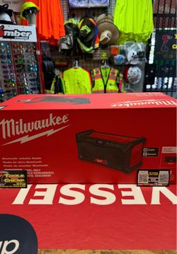 Milwaukee M18 18V Lithium-Ion Cordless Jobsite Radio
