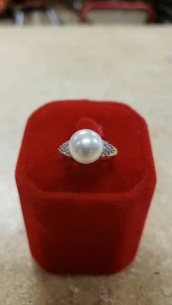 14k Yellow Gold Pearl and Diamond Ring