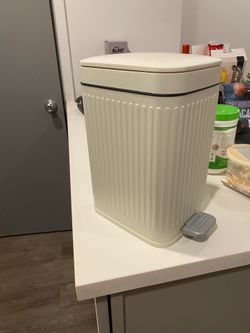 Brand new small trash can