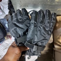 Brand New Trizar Special Heat Retaining Gloves (MAKE ME AN OFFER NOT FIRM ON PRICE)