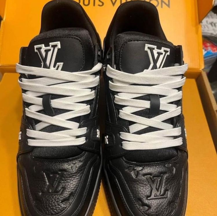 Black and White Lvs