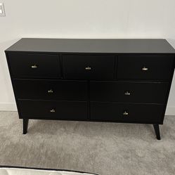 Bedroom set, Dresser & 2 Night Stands, Excellent condition! 