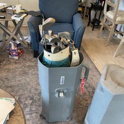 Golf Travel Case With Clubs!