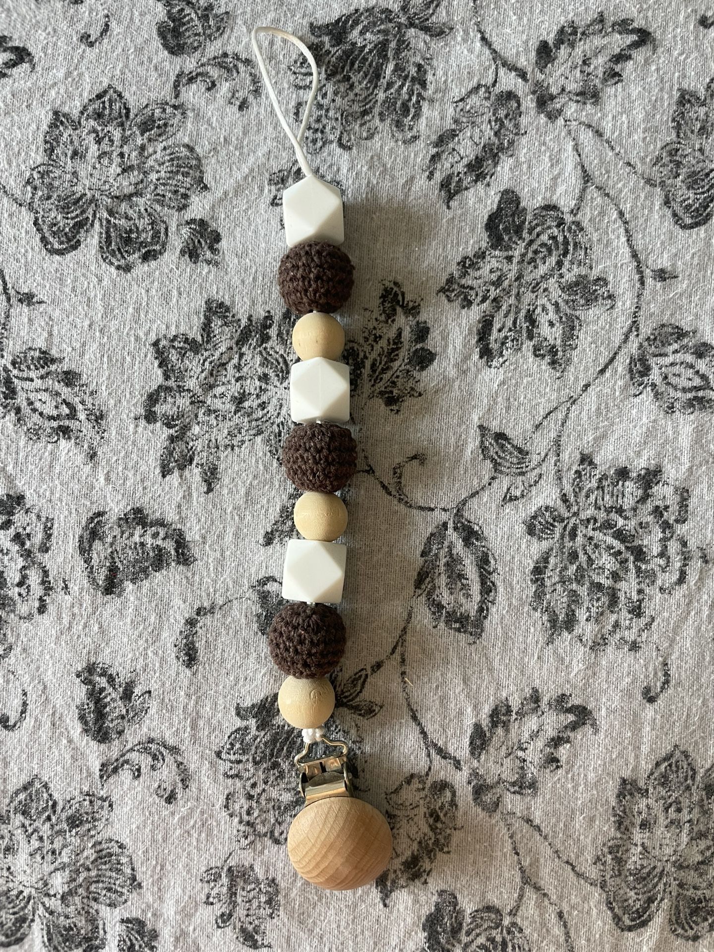 Baby pacifier clip