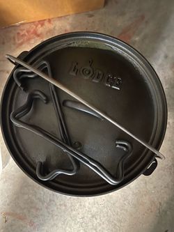 Lodge Cast Iron Camp Dutch Oven with Lid