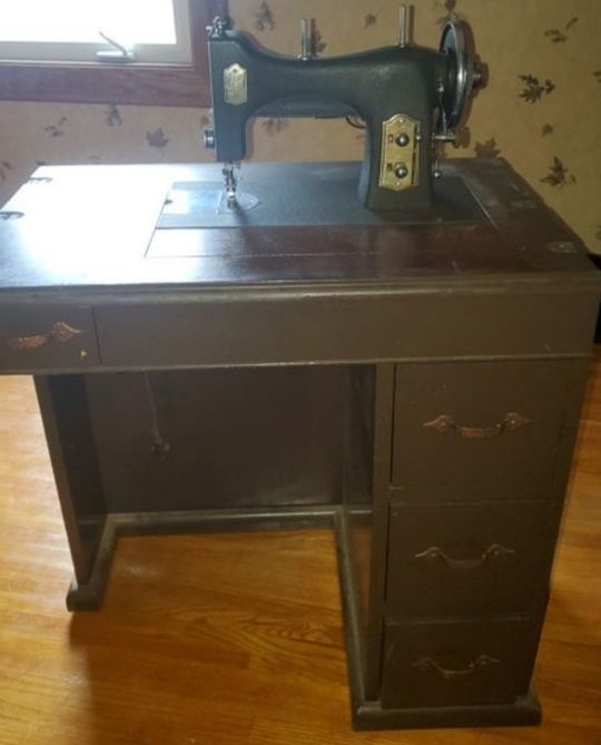 1920s Sewing Machine And Table