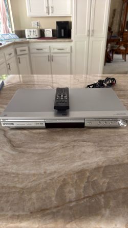 DVD PLAYER w/ Remote