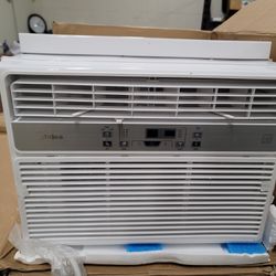 Midea 10,000 btu window air conditioner with remote and mounting hardware.
BLOWS ICE COLD

$300 FIRM

LAST ONE!
