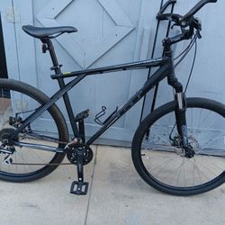 GT.     TIMBERLINE.     Mountain Bike 
