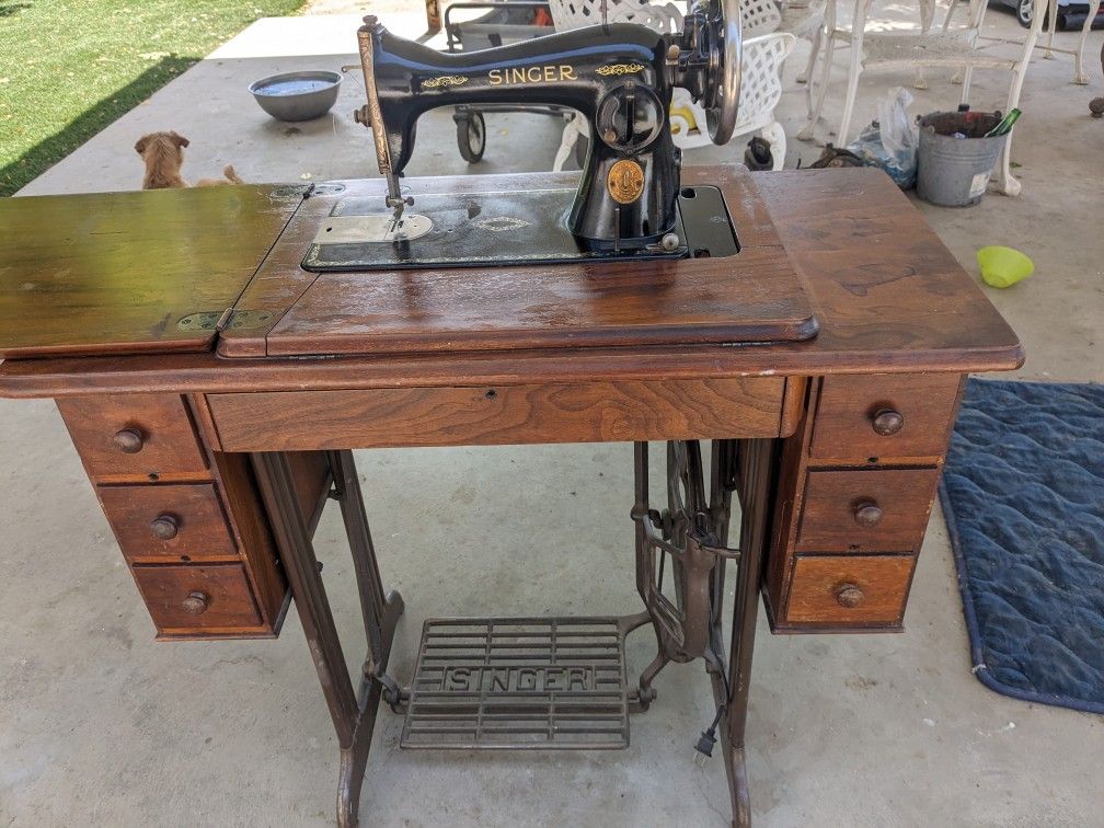 1933 Singer. Sewing Machine