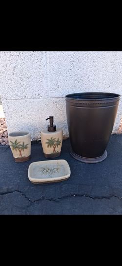 Bathroom set Pickup 2-11 pm rainbow/charleston cash only read description
