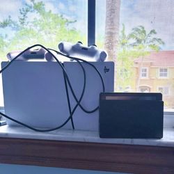 PS5 - DIGITAL VERSION + 2 controllers