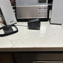 Panasonic Cd And Radio With Speakers. 
